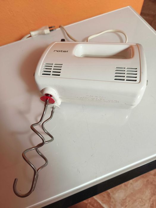 Robot cozinha (batedeira, amassadeira, liquidificador, varinha mágica)