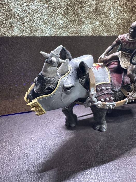 Schleich 70083 – Гладіатор-воїн з бойовим носорогом і колісницею