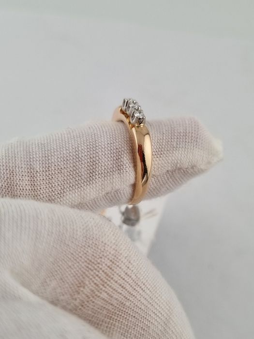 Золотое кольцо с бриллиантами