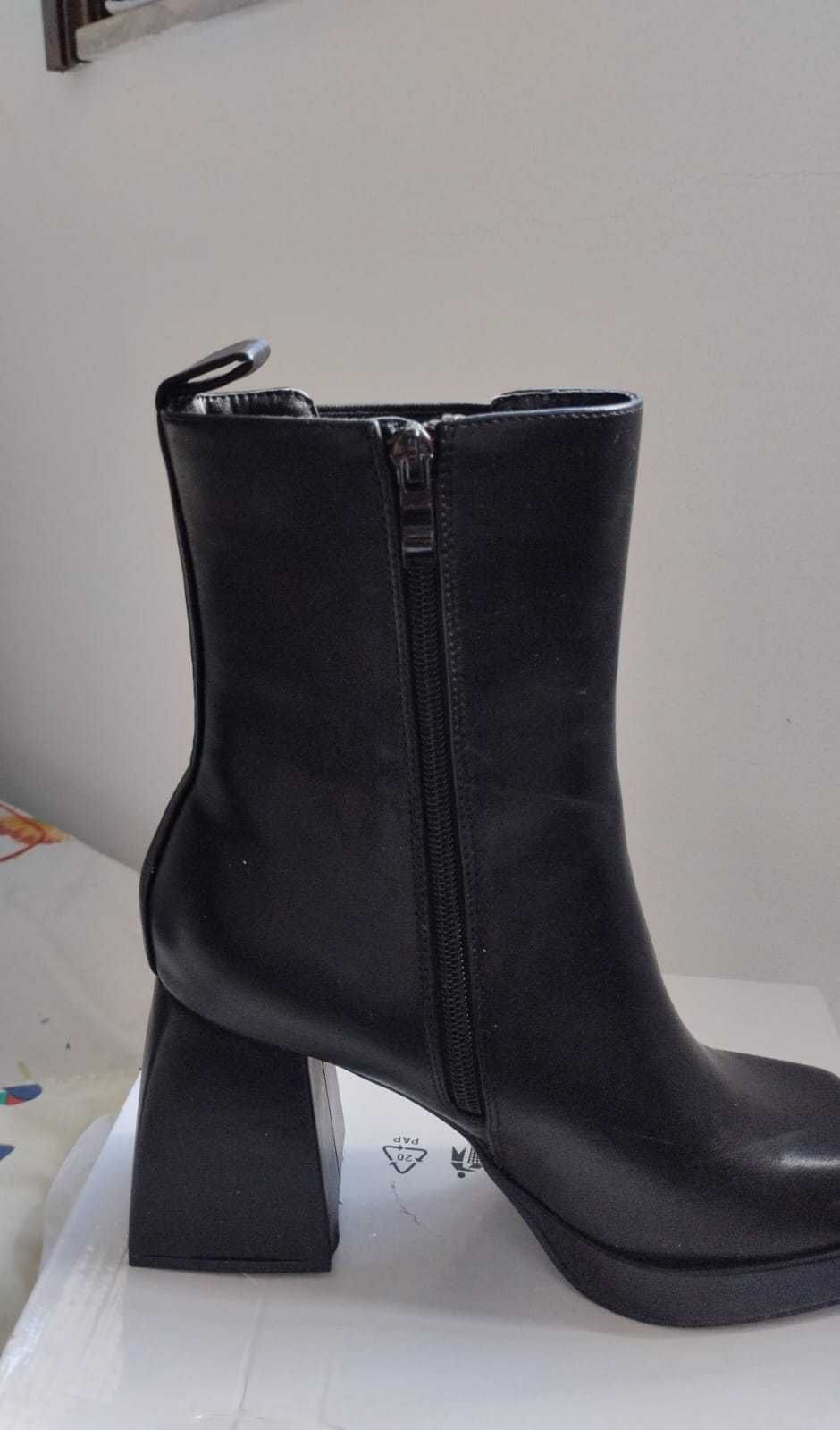 Botas de cano médio da "Mellisa".