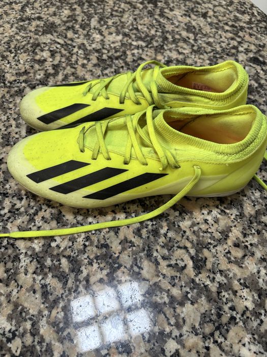 Chuteiras Futebol Adidas (43,5) + Caneleiras + Meias cano alto