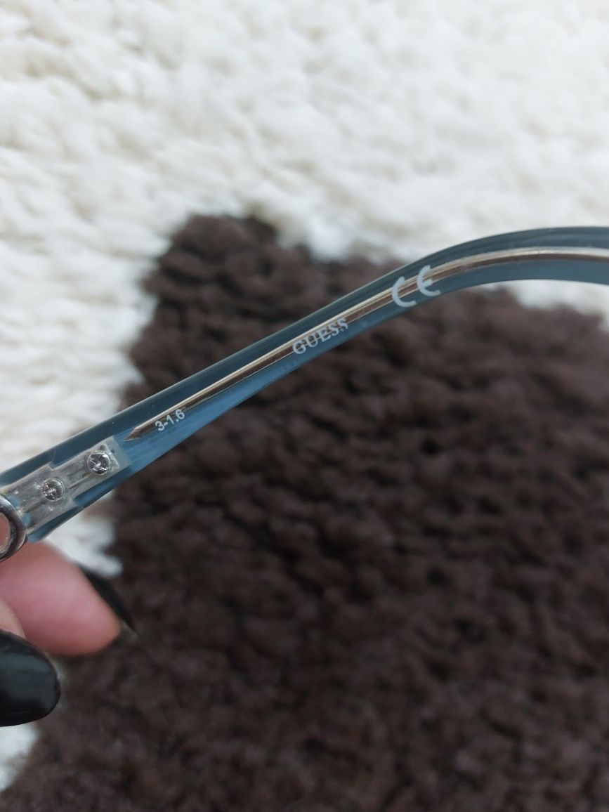 Okulary lustrzane Guess