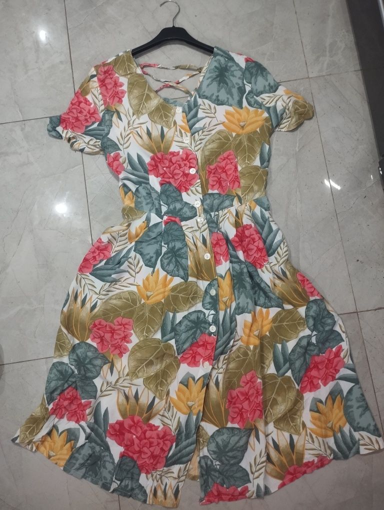 Letnia sukienka w kwiaty/Rozmiar S-L