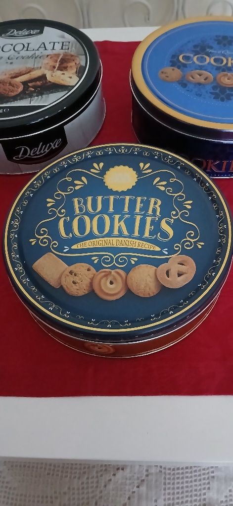 Latas de biscoitos, vazias
