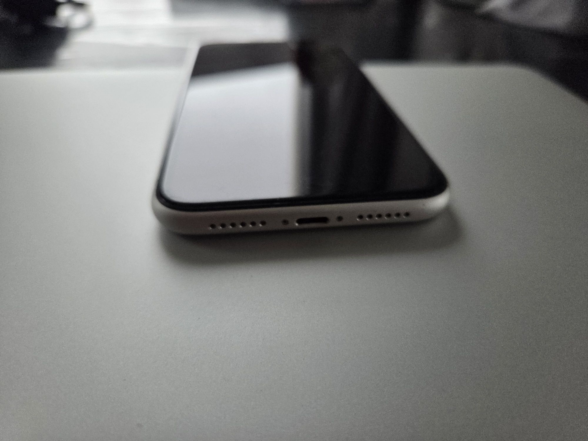 IPhone xR 64GB biały
