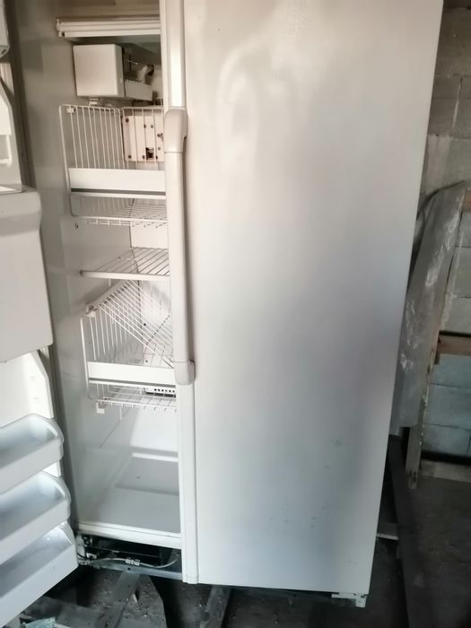 Frigorífico /congelador tipo americano como novo por dentro