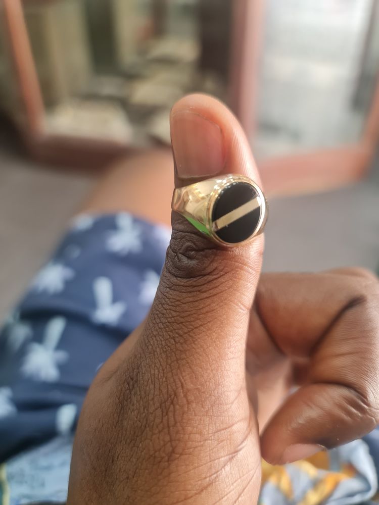 Anéis de ouro novos