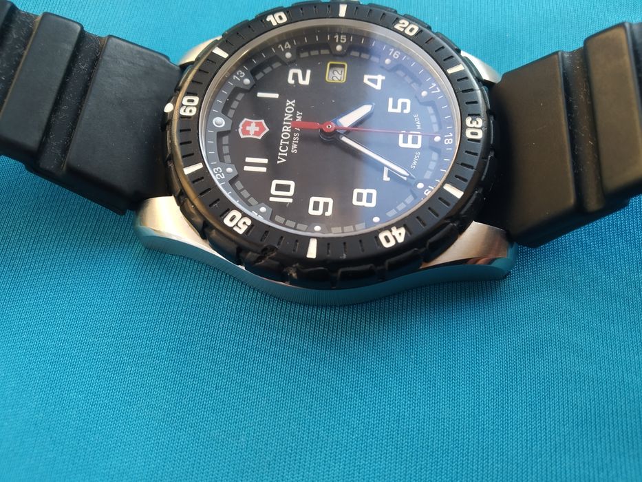 Часы  Victorinox