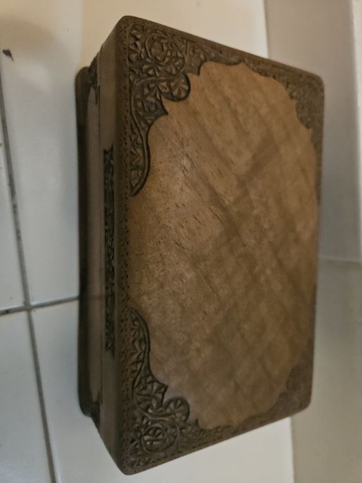 Caixa antiga de madeira