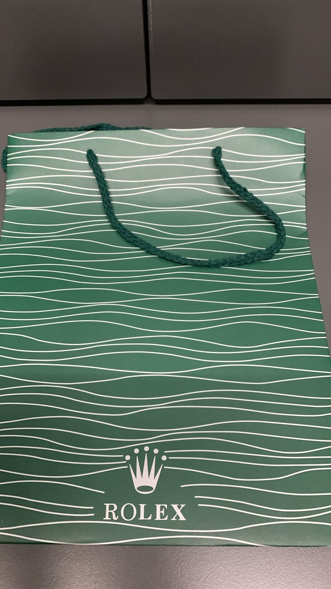 Relógio automático fundo verde