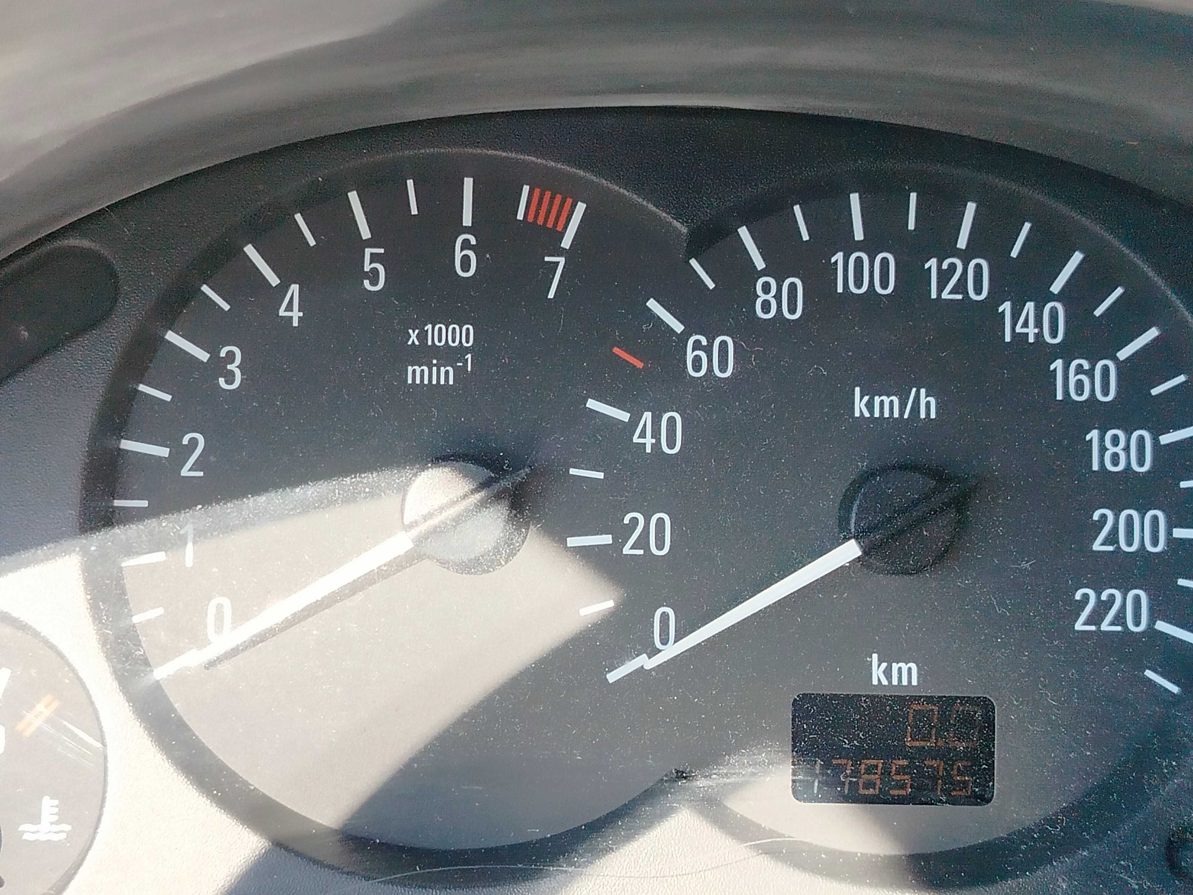 Opel Corsa-C 2003 1.2l benzyna (cena do negocjacji)