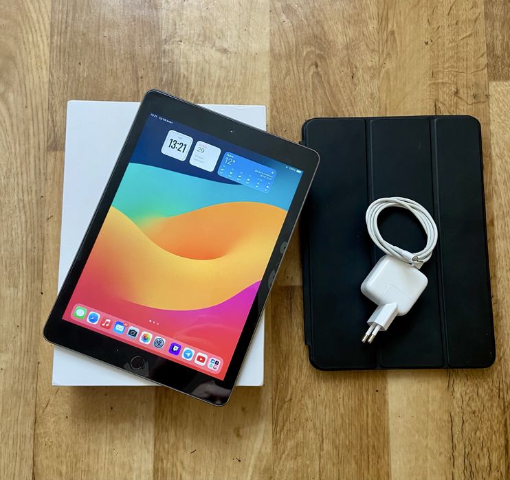 Планшет Apple iPad 6 Wi-Fi 32GB