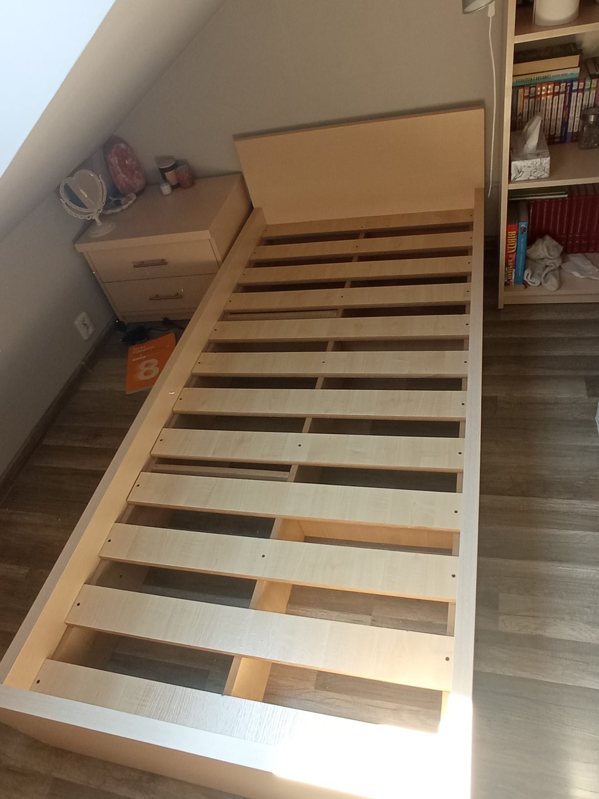 Łóżko 90 x 200 jak nowe masywne grube ściany