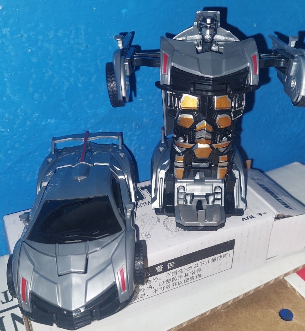 Transformers srebrny, robot 2w1, autobot