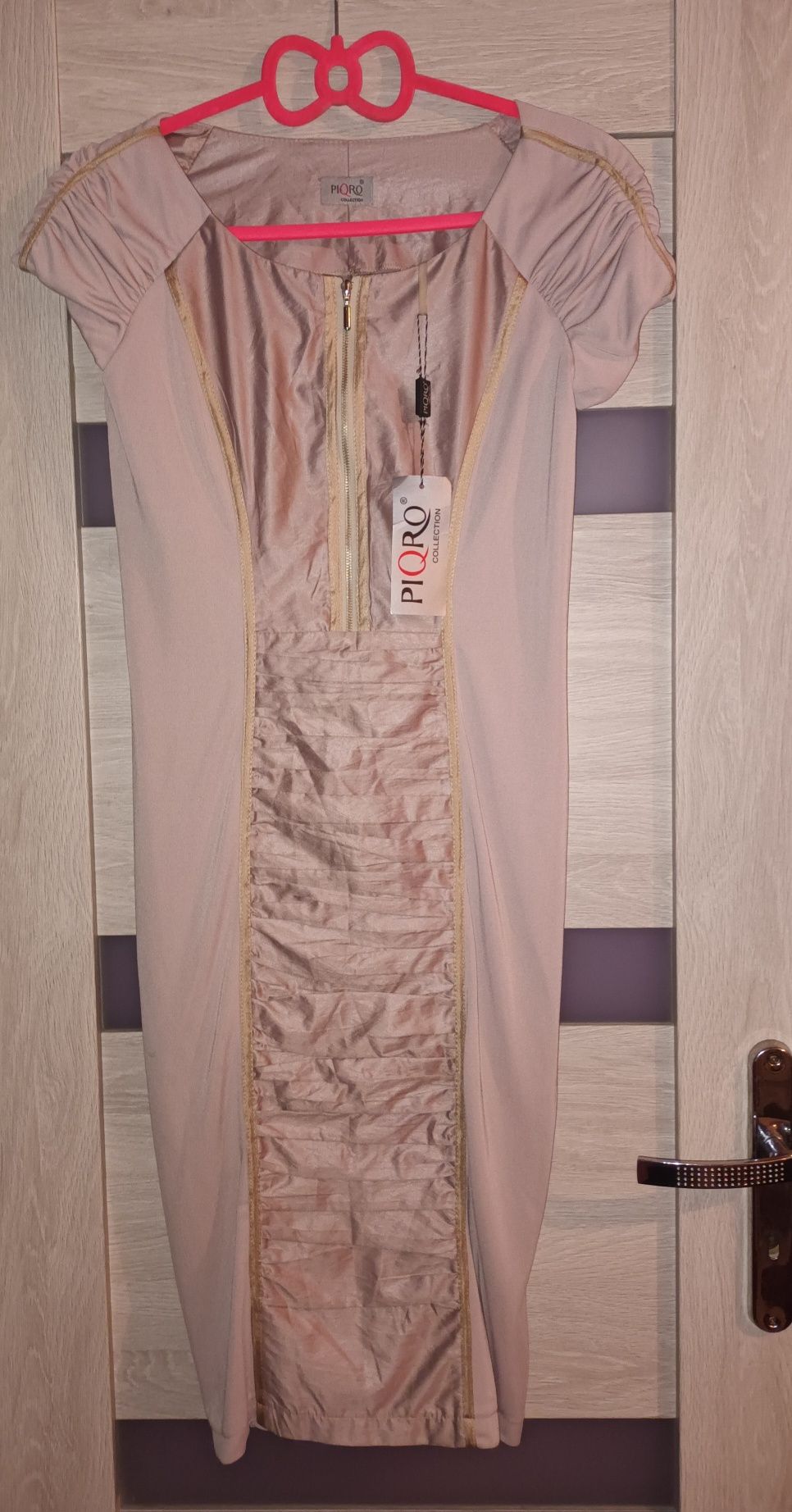 Sukienka Piqro collection.