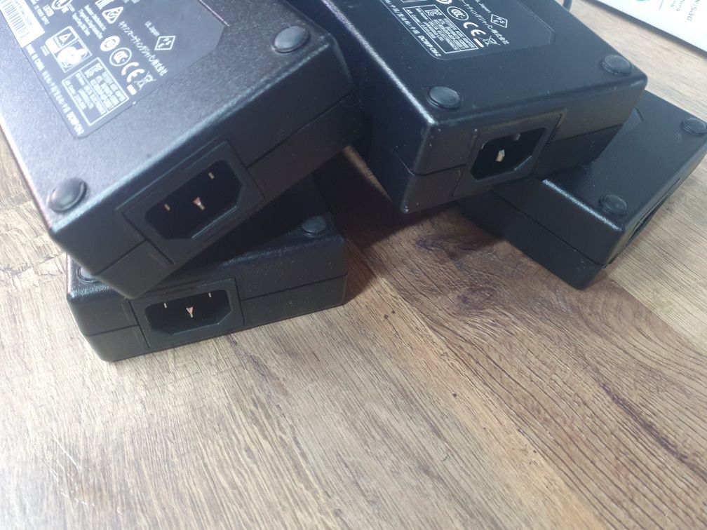 Зарядка зарядное блок питания живлення Deltaelectronics 230w 4pin ориг