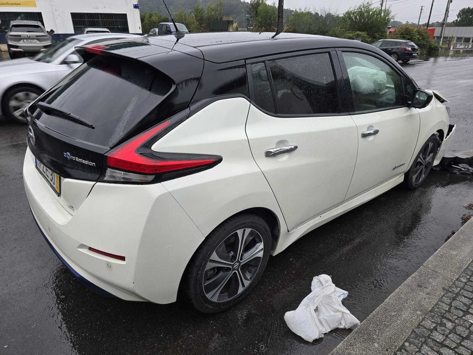 NISSAN Leaf 40 kWh N-Connecta SALVADO