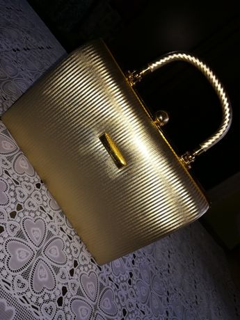 Śliczna złota torebka kuferek Euro moda