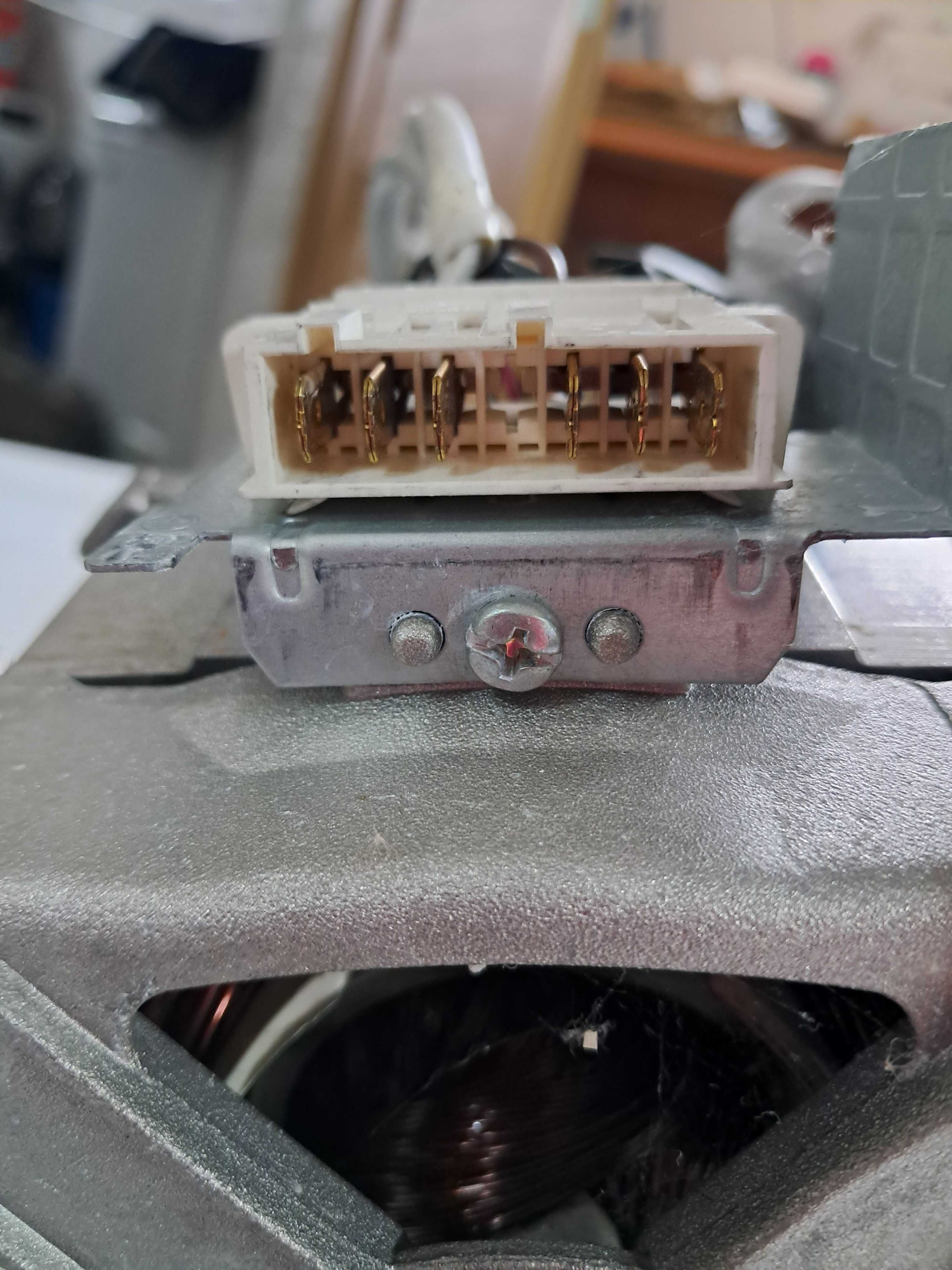 Silnik pralka whirpool HXGKL2L.65 Welling