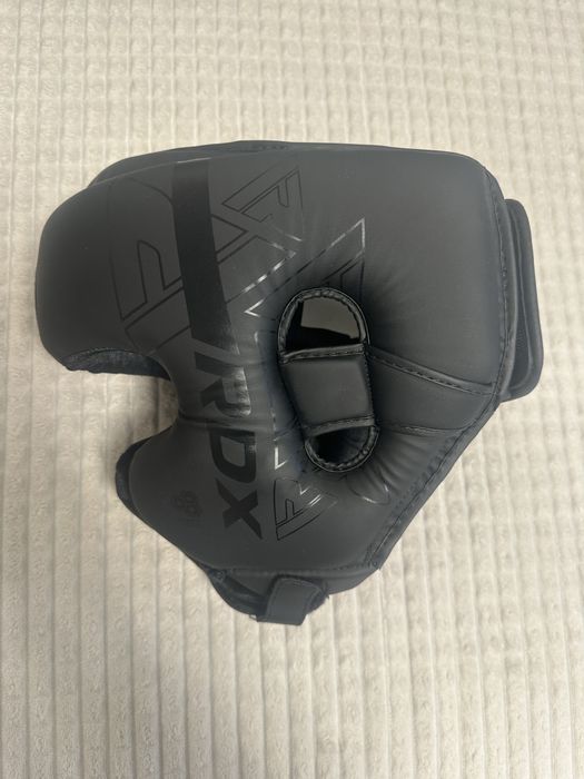 Комплект захисту для кікбоксингу Venum: шолом, перчатки, захист ніг