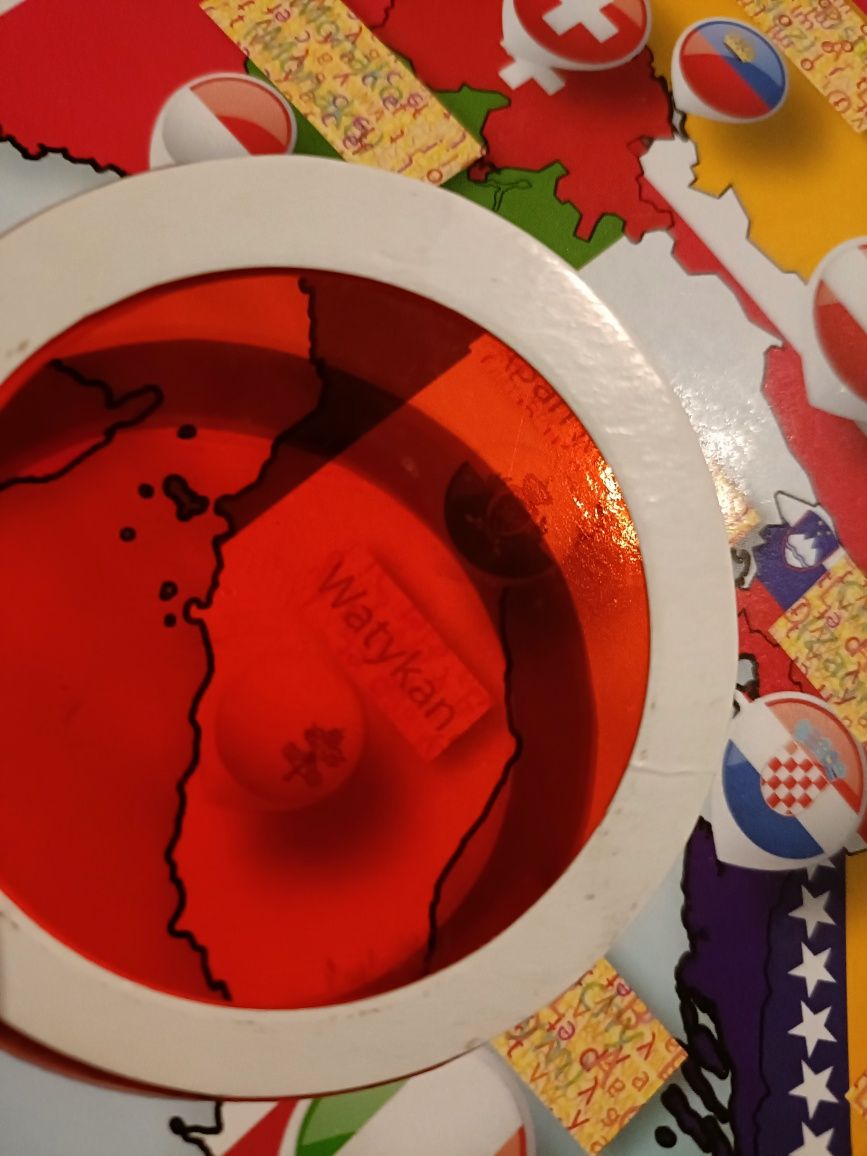 Palcem po mapie - gra pamięciowa, nauka flag i stolic