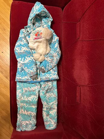 Дитячий зимовий комплект - куртка та штани.