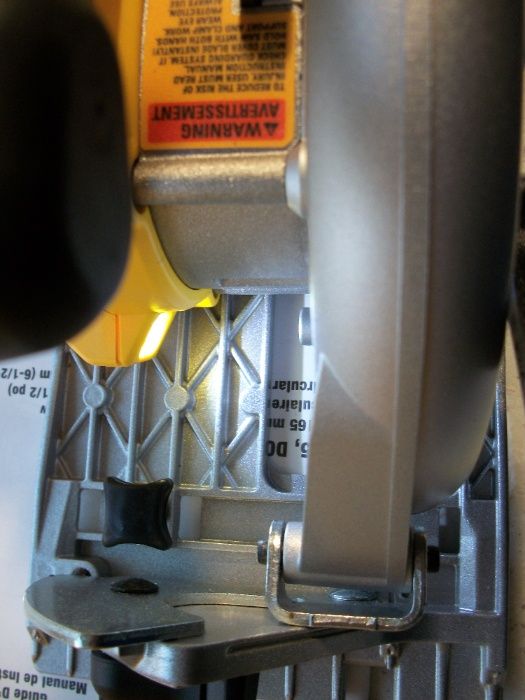 DeWalt DCS565B Аккумуляторная бесщеточная дисковая циркулярная пила