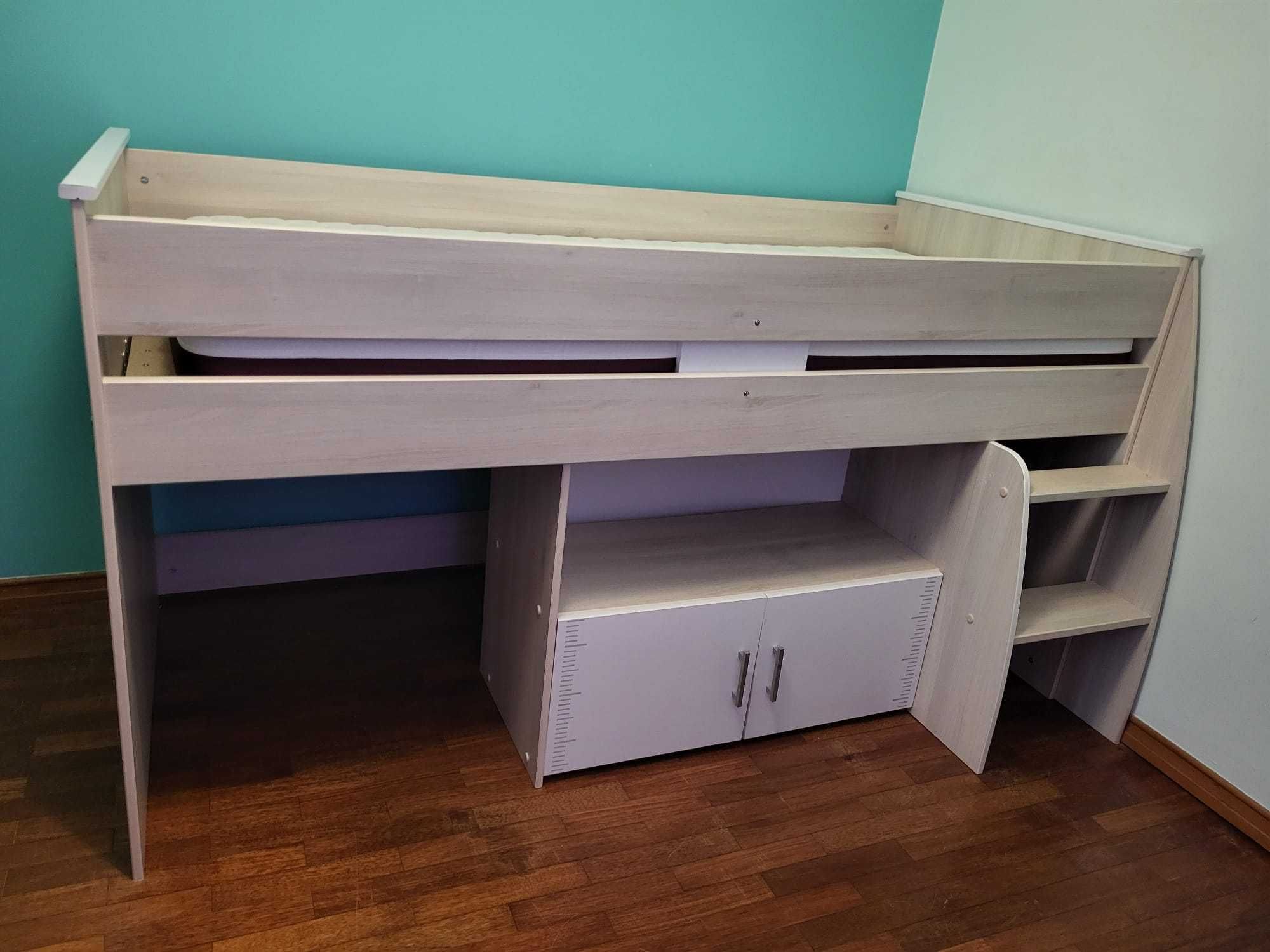 Cama Alta com Arrumação