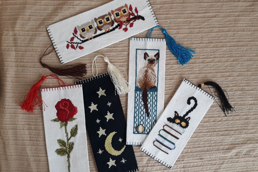 Marcadores de livros em ponto cruz