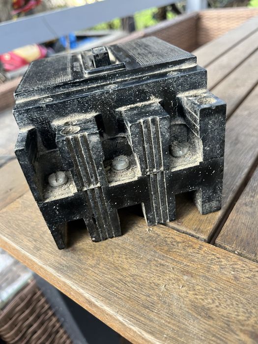 Wyłącznik automatyczny siłowy trójfazowy radziecki