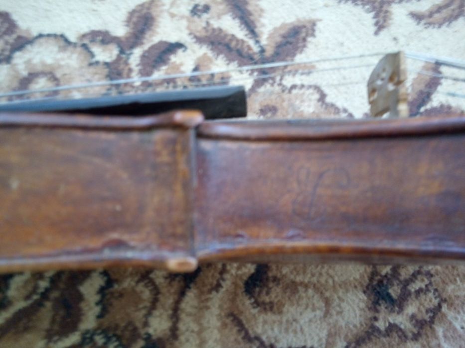 Скрипка ручної роботи