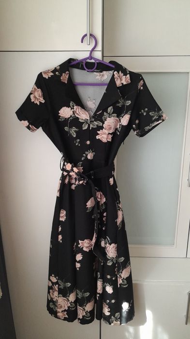 Розпродаж суконь.