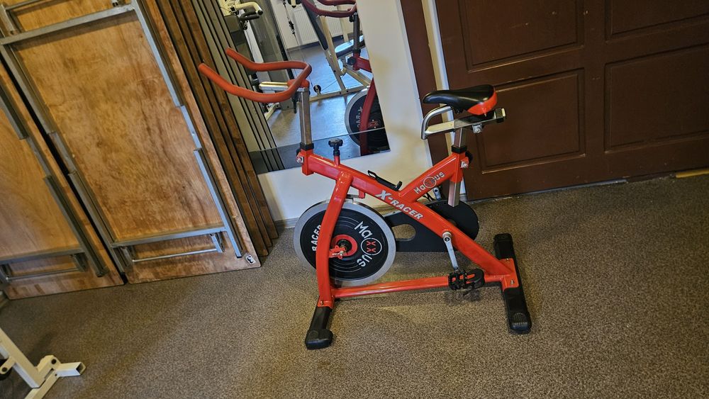 Rower treningowy spiningowy z ostrym kołem maxxus x-racer