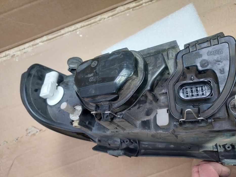 Reflektory audi a4 b5 lift / oryginalne lampy valeo soczewka