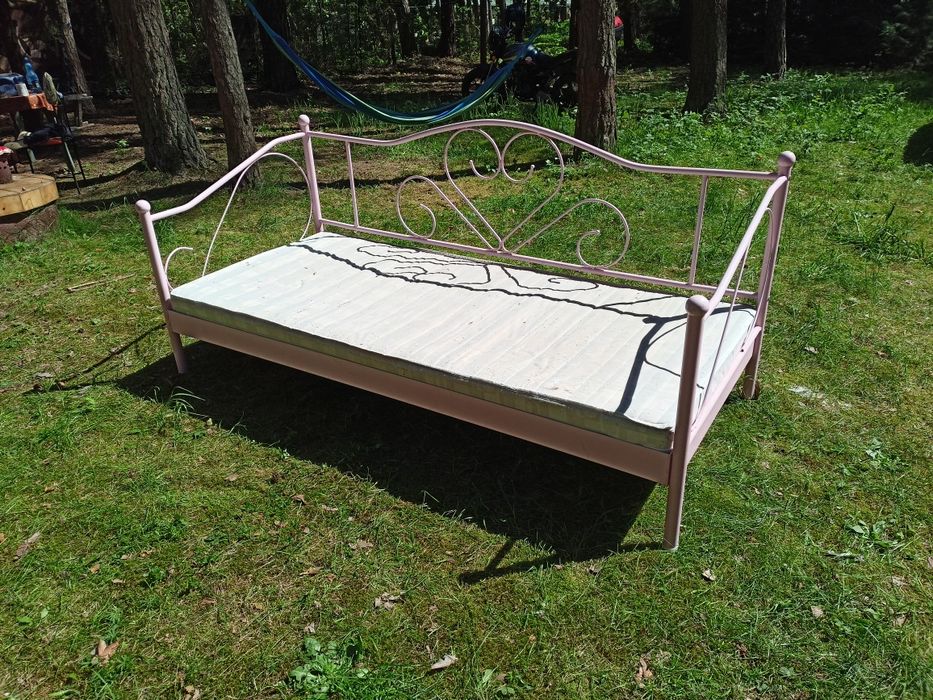 Łóżko metalowe z materacem