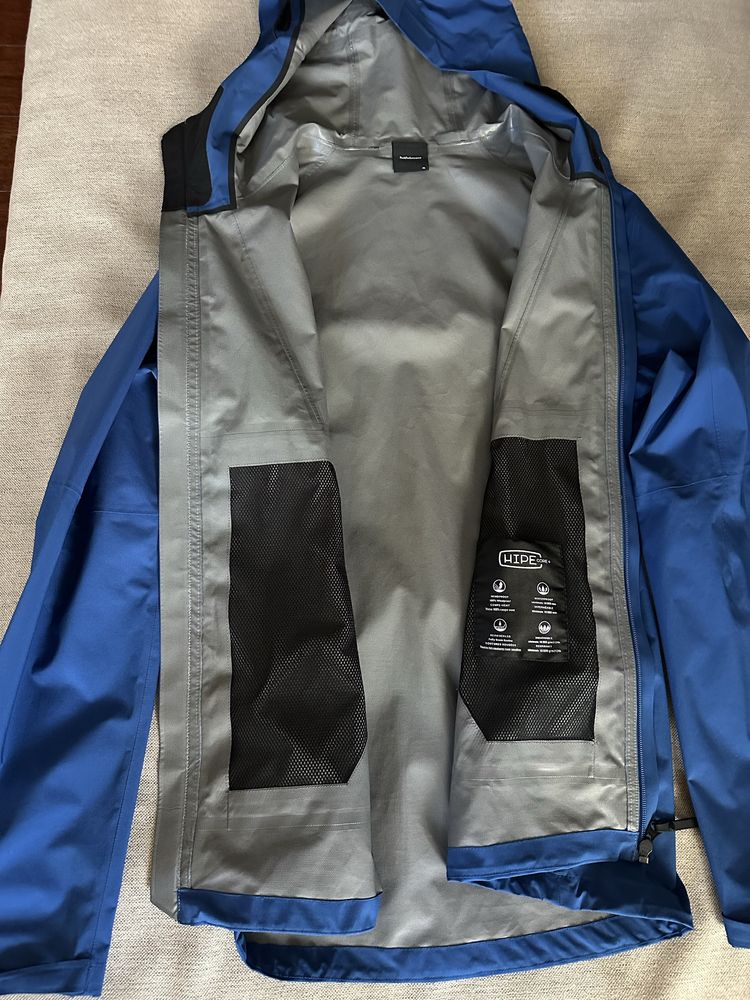 Чоловіча легка вітровка Peak Performance.  XL.