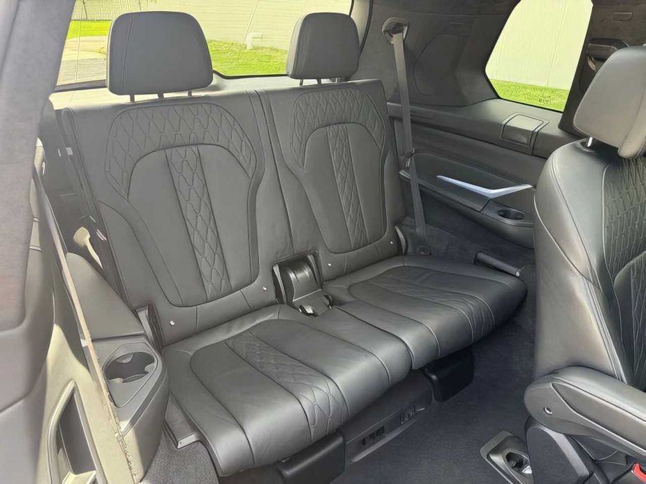 BMW X7 M50i      2020