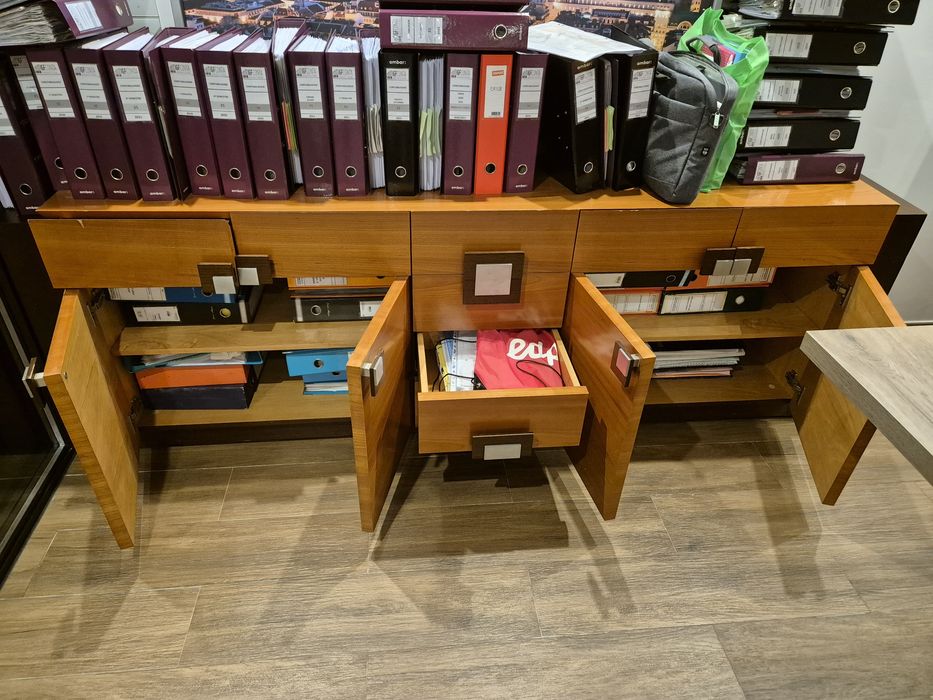 Aparador em cerejeira e wanger