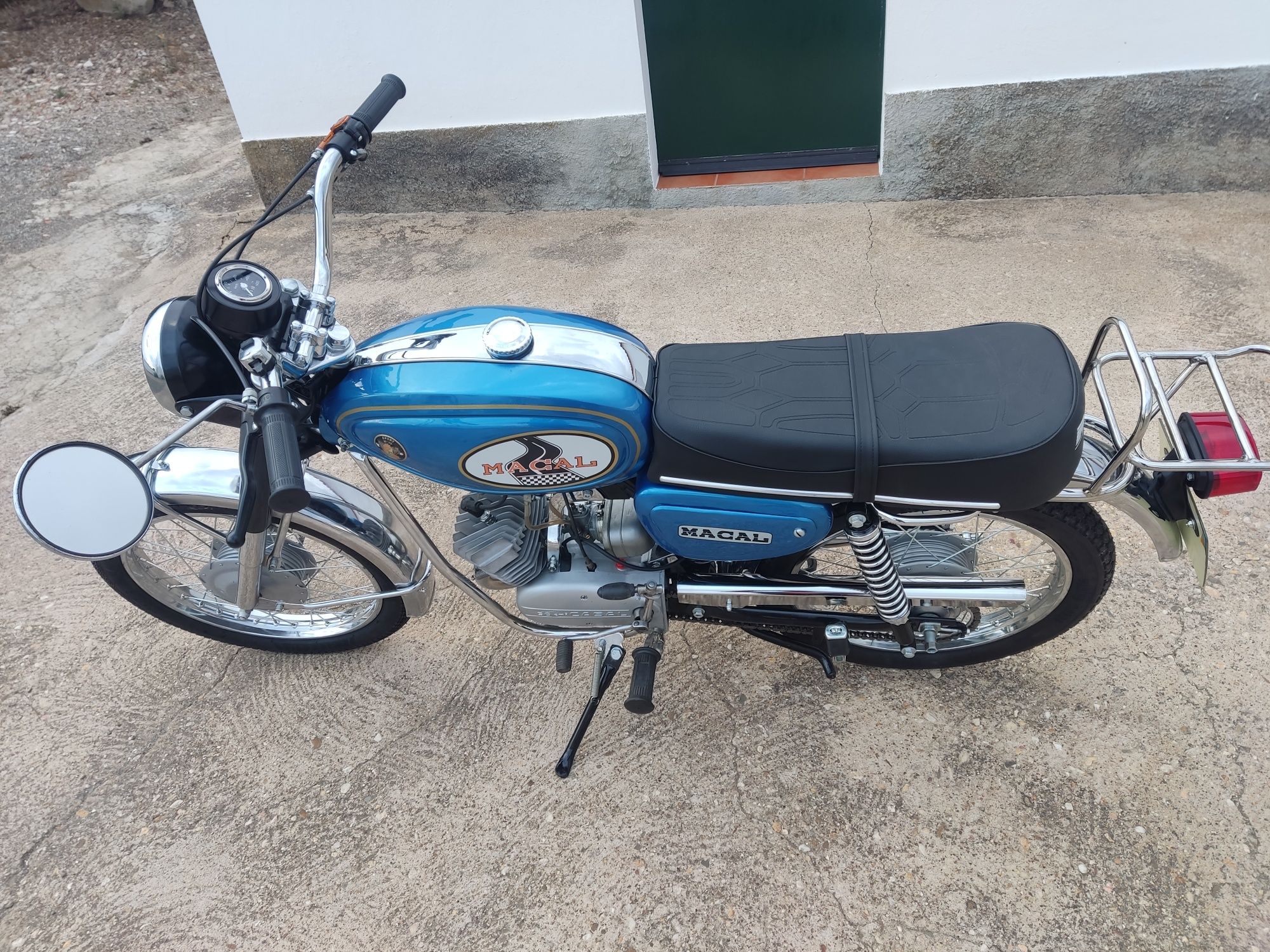 Vende-se motorizada Famel Macal