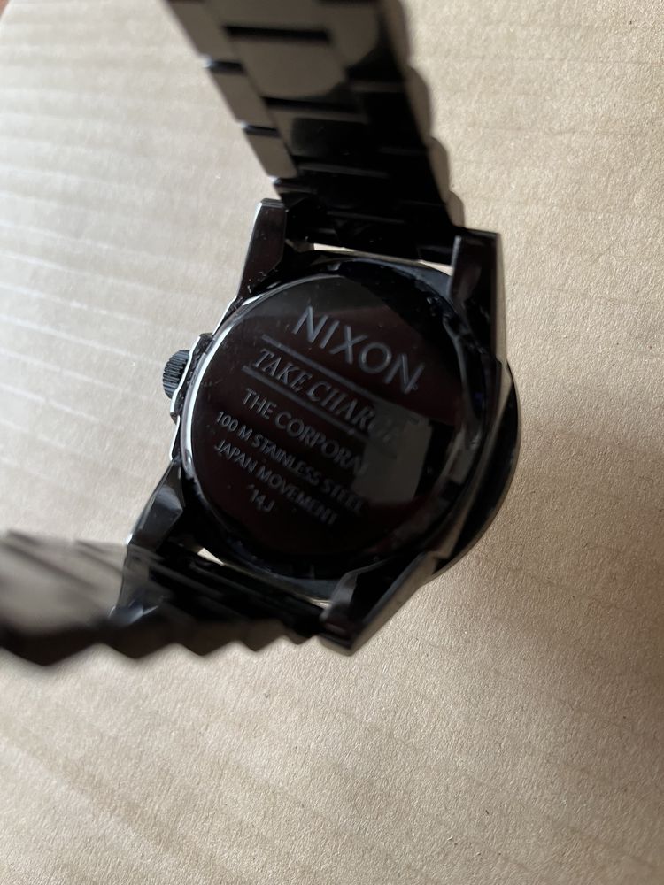 Nixon Corporal SS (preto/dourado)