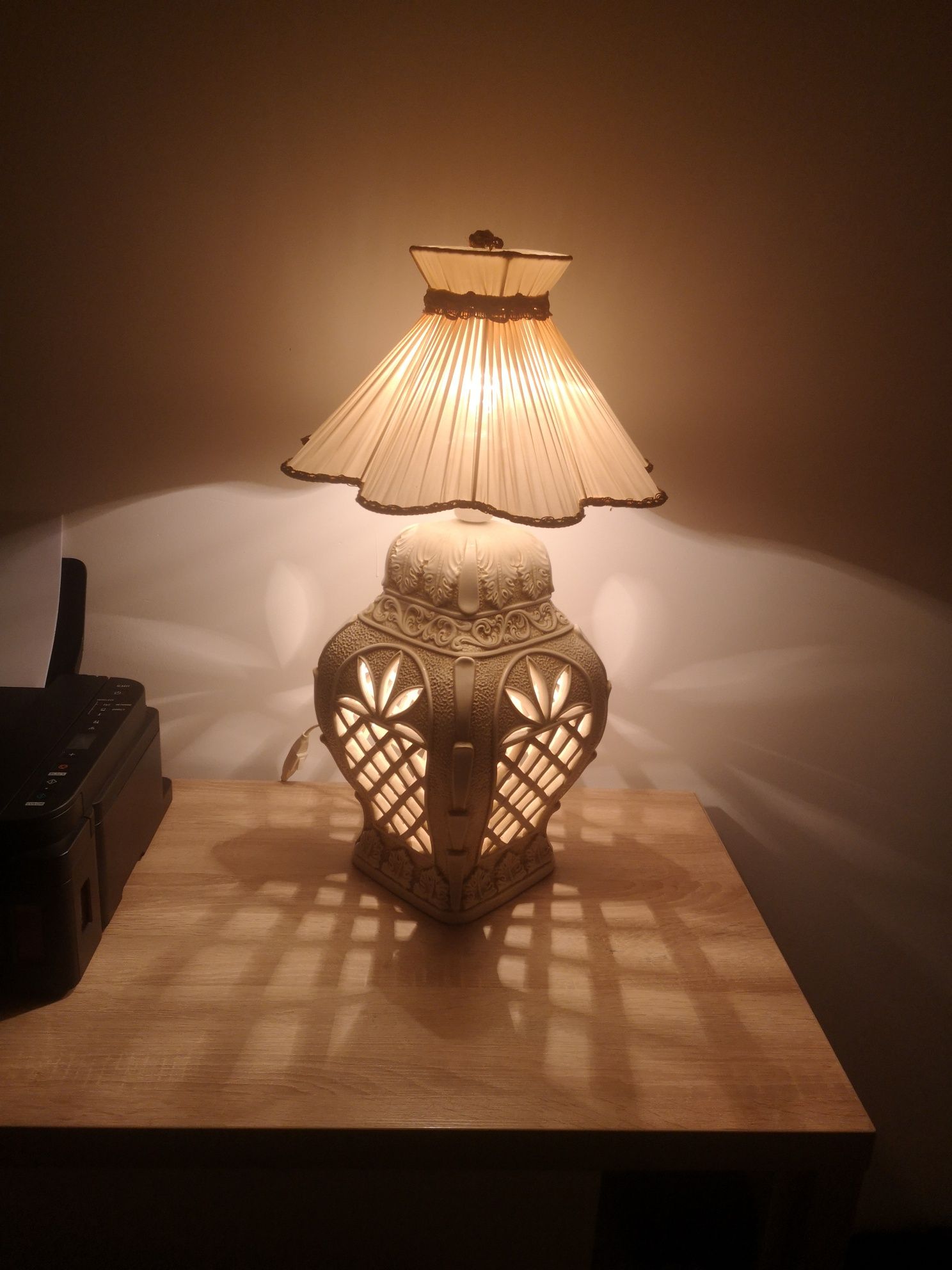 Lampa stojąca porcelanowa.