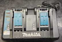 Ładowarka 2-portowa Makita DC18RD.