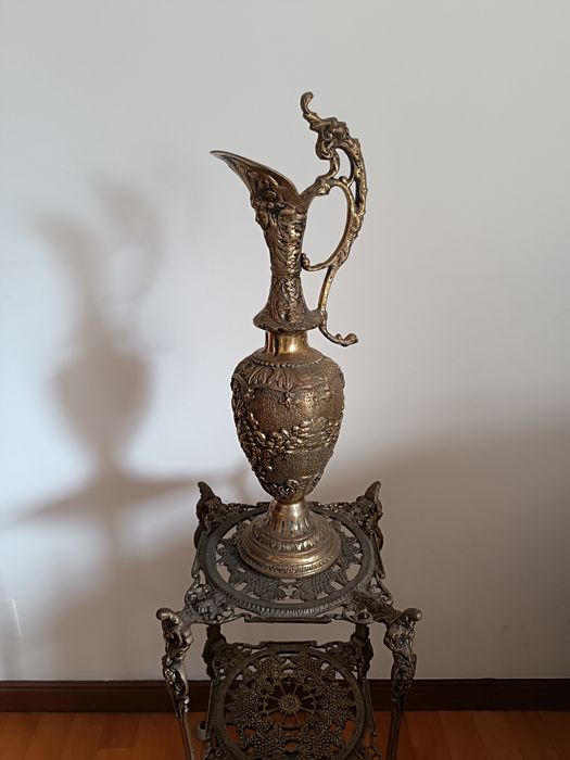 Móvel Jarrão de Bronze