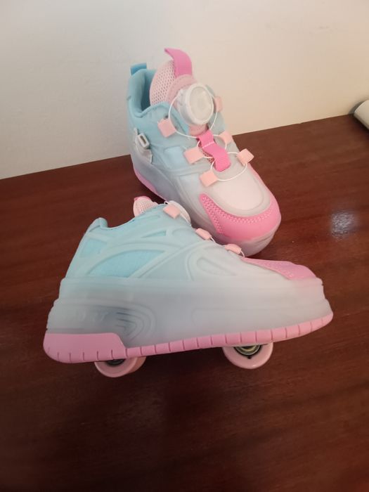 Sapatos com rodas e luzes criança