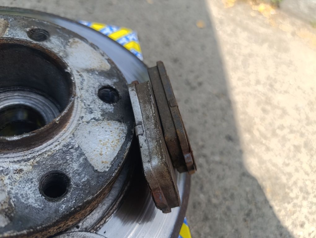 Продам задні гальмівні диски на опель віваро