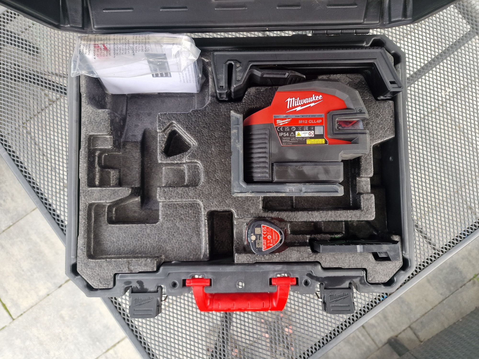 Laser krzyżowy Milwaukee M12 CLL4P zielony + aku 2Ah + pełny zestaw