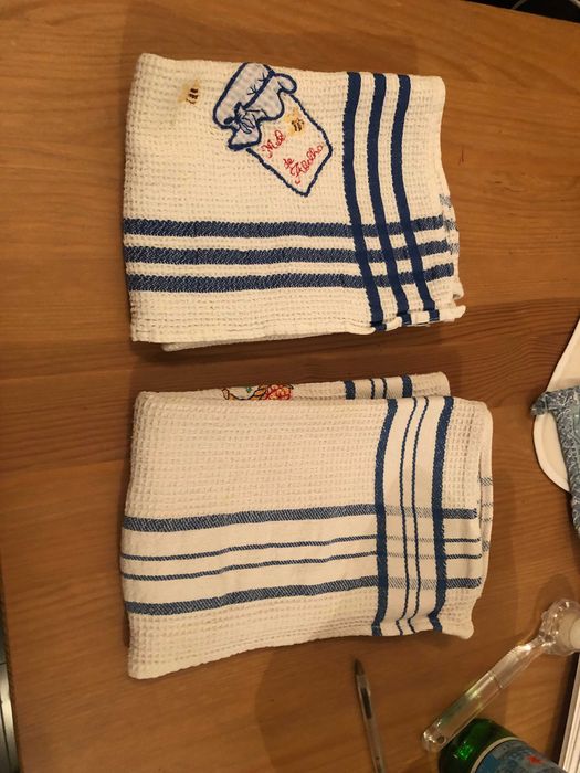 2 panos de cozinha brancos e azuis