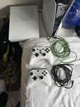 Xbox One S + 2 comandos