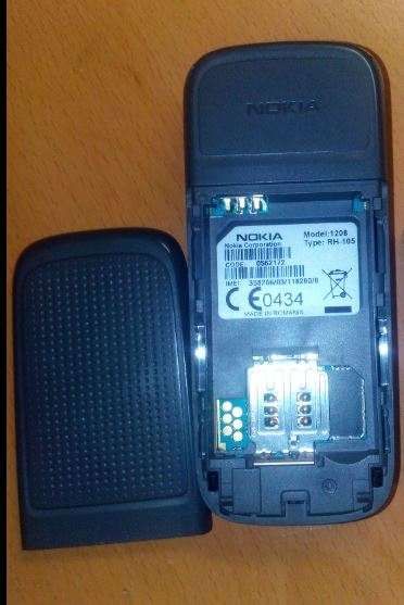 Telemovéis antigos, 2 x NOKIA e 1 x SAMSUNG