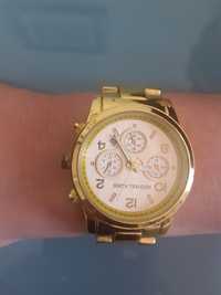Relógio de senhora dourado novo